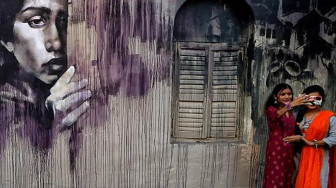 یک نظرسنجی در هند نشان میدهد که زنان کمتر از مردان در اجتماع مشارکت میکنند