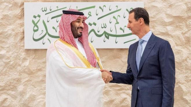 Saudi Crown Prince Mohammed bin Salman (left) and Syrian President Bashar al-Assad in Jeddah (19/05/23)