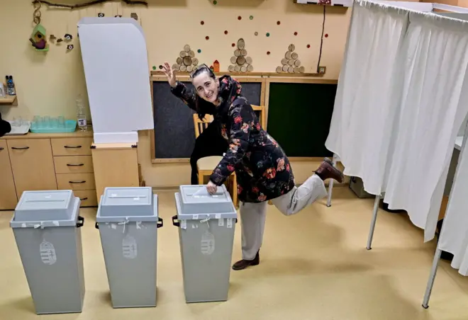 Glasačka mesta širom Mađarske otvorena su u šest sati