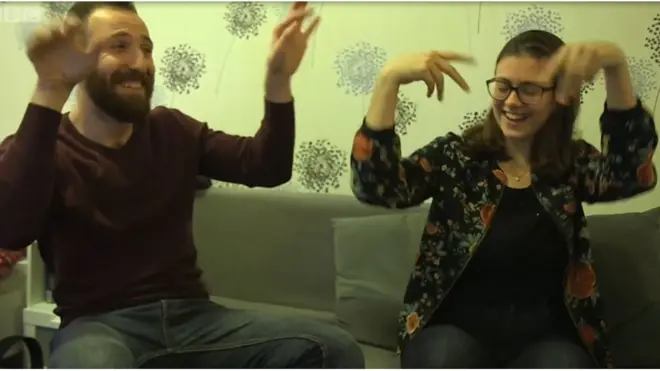 Нідерланди допомагають біженцям інтегруватися в своє суспільство через проект, який дозволяє втікачам від війни і місцевим жителям мешкати разом у квартирах.