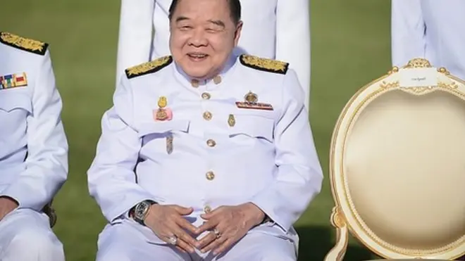 พล.อ.ประวิตร ยังยิ้มสู้ พร้อมแจงหลักฐานการครอบครองนาฬิกาหรูด้วยตัวเอง