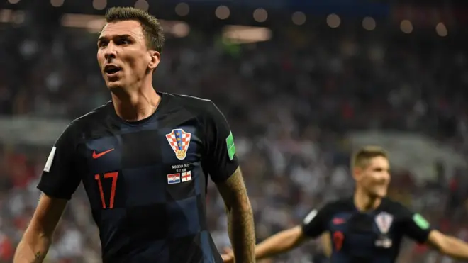 Gol Mario Mandzukic memastikan kemenangan Kroasia melawan Inggris.