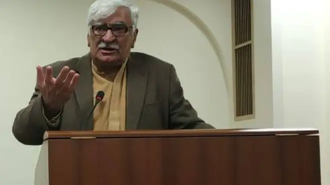 اسفندیار ولي خان غونډې ته وویل، هغه هېڅکله قیمتي جامې وا نه غوستې. ګران بیه خواړه یې و نه خوړل، غوښتل یې چې خلک وروزي