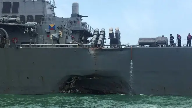 Di USS John S McCain after di collision