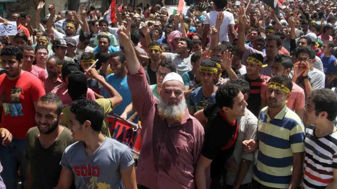 Mısır'daki askeri darbenin yıl dönümünde Müslüman Kardeşler destekçileri protesto gösterileri düzenlemişti (3 Temmuz 2014)