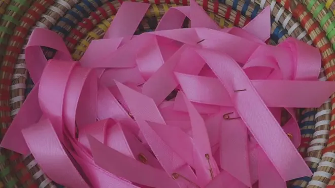 Au Sénégal, la Ligue contre le cancer offre un dépistage du Cancer du sein à bas prix pendant le mois d' "Octobre rose"