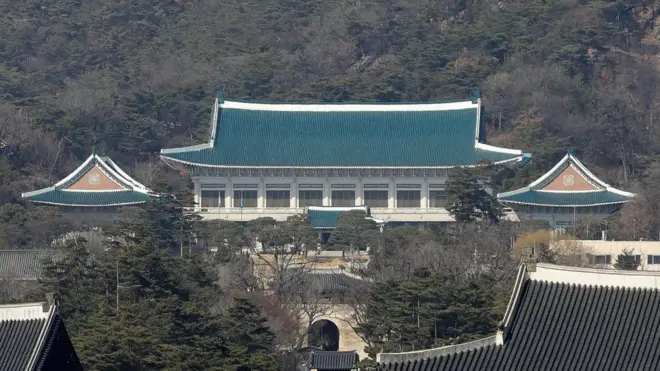 朴槿惠目前尚未搬出青瓦台总统府，也未就法院裁决作出任何反应。