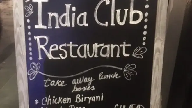 انڈیا کلب کے باہر رھا ہوا سائن بورڈ