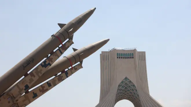 نظام صاروخي إيراني في ساحة آزادي في طهران في 30 يوليو/تموز 2026