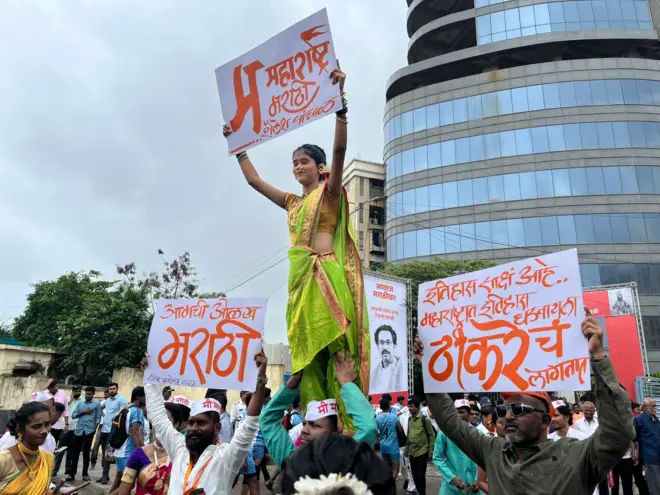 वरळीत शिवसेना-मनसेचा विजयी मेळावा