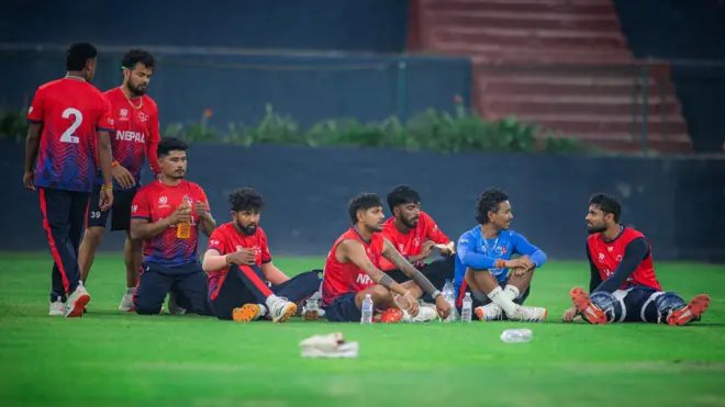 अभ्यास सत्रमा नेपाली क्रिकेट टिम। 