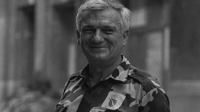 Fotograf Milomir Kovačević Strašni načinio je svoju omiljenu fotografiju generala Jovana Divjaka na ulicama ratom razrušenog Sarajeva