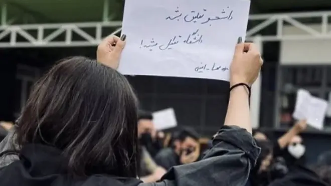 په ایران کې د محصلینو سیاسي فعالیتونو مخینه تر یوې پېړۍ پورې رسېږي.