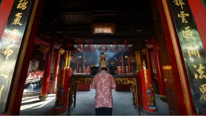 Faktor motif politik disinyalir berada di belakang menguatnya sentimen anti-Cina yang terjadi belakangan ini.