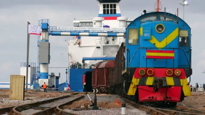 Россия направляет свой транзит через внутренние порты - Приморск, Усть-Лугу и Санкт-Петербург