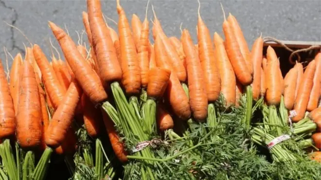 Yerkökü necə olub ki narıncı rəngə boyanıb?