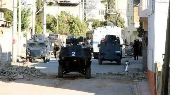 Nusaybin'deki zırhlı araçlar (Arşiv)