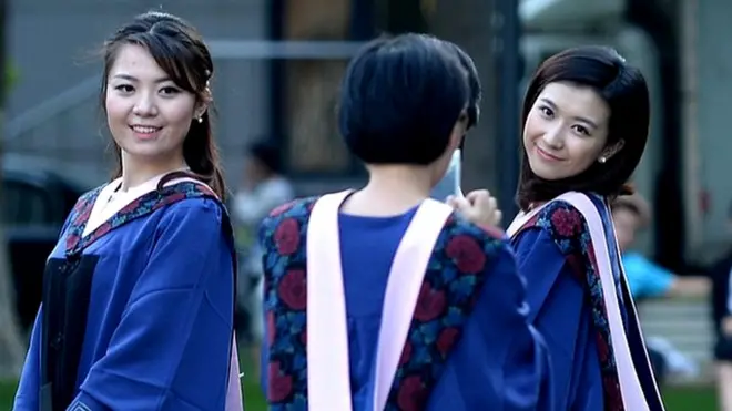 Algunas estudiantes chinas se ven obligadas a pedir préstamos a usureros.