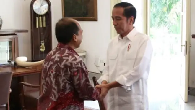 Presiden Joko Widodo menemui Sutopo Purwo Nugroho