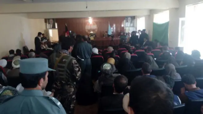 جلسه دادگاه امروز با حضور رسانه ها، مردم و دادستانها برگزار شد