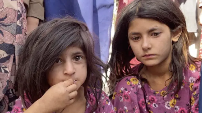 اسد اپنی بیوی اور دو بیٹیوں کے ساتھ کابل کی سڑکوں پر رہ رہے ہیں