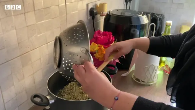 طبخة الفريكة السورية كثير من الدهن واللحم والكربوهيدرات