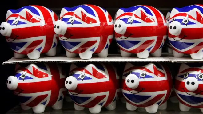 Alcancías con la bandera británica