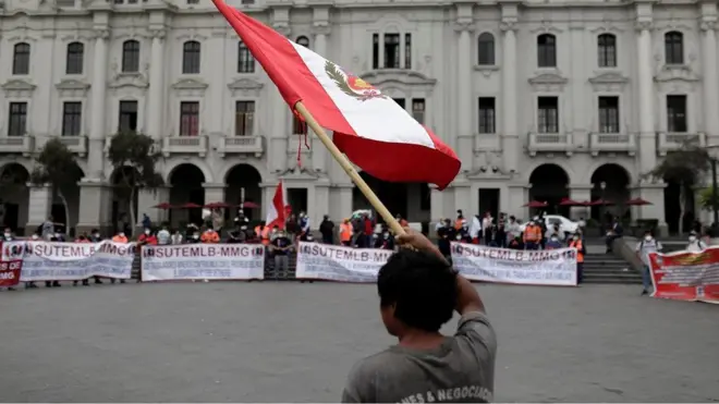 12月13日，很多拉斯邦巴斯的礦工前往首都利馬，抗議當局的「不作為」可能導致他們失去工作。