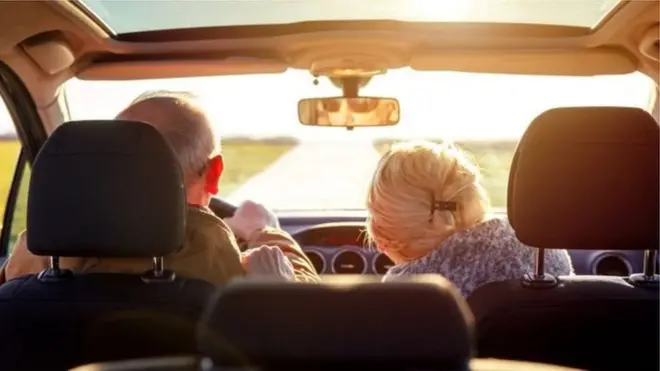 Літні водій і пасажир