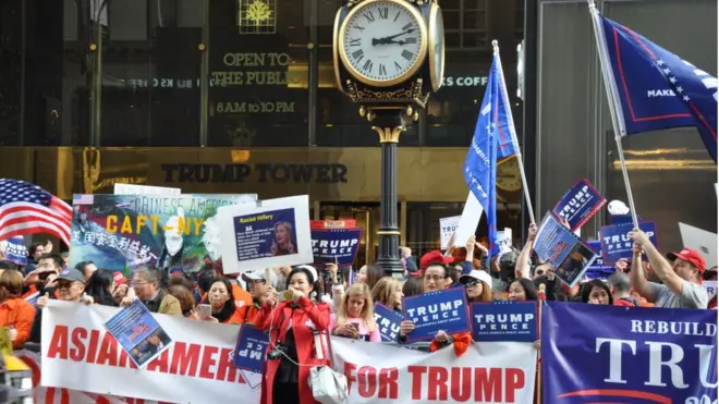Apoiadores de Trump asiáticos e sino-americanos durante uma manifestação em Manhattan, em 2016