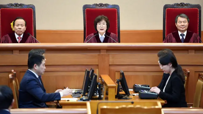 قضاة المحكمة قالوا إن بارك خرقت القانون وسمحت بتسريب وثائق مهمة