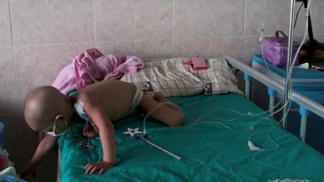 El ministerio de Salud de Venezuela admitió en mayo el aumento de 30 % en la mortalidad infantil y de 65 % en la fatalidad materna.