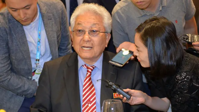 지난 6월 한국에서 취재원의 질문에 답하는 북한 장웅 국제올림픽위원회(IOC) 위원