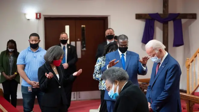 Joe Biden visitó la Iglesia episcopal metodista africana Bethel en Wilmington, en junio.