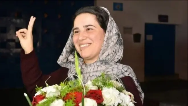 Hajar Raissouni dey do peace sign afta dem free her from prison