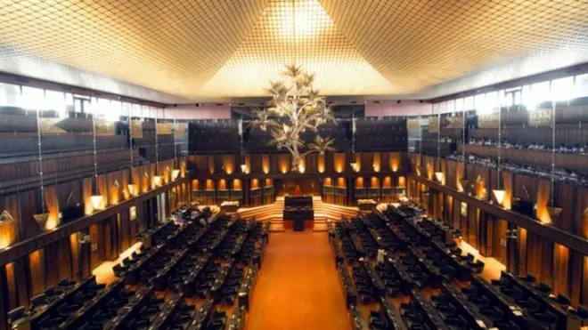 පාර්ලිමේන්තුව