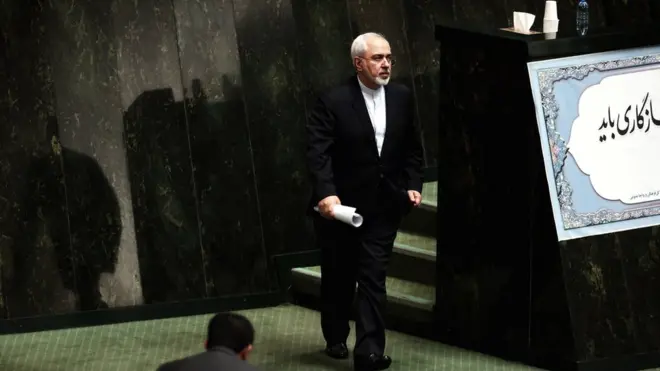 وزیر خارجه ایران بعد از سخنرانی در دفاع از برجام و جلب نظر نمایندگان