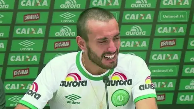 "Sólo Dios puede explicar por qué sobreviví al accidente. Me agarró y me dio una segunda oportunidad", afirmó Alan Ruschel en el estadio del Chapecoense.
