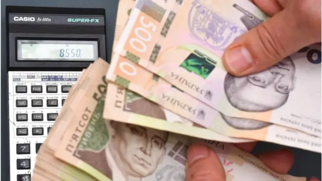 гроші і калькулятор