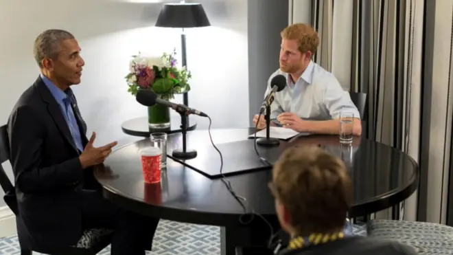 براک اوباما سے یہ انٹرویو بی بی سی کے ریڈیو فور کے لیے برطانوی شہذادے ہیری نے کیا