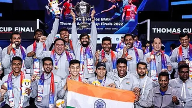 انڈیا کی مردوں کی بیڈمنٹن ٹیم تھامس کپ کا فائنل جیت کر جشن مناتے ہوئے