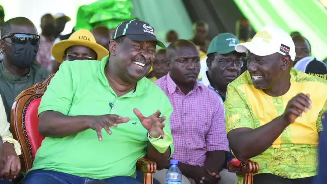Kiongozi wa ANC Musalia Mudavadi kushoto na naibu wa Rais William Ruto