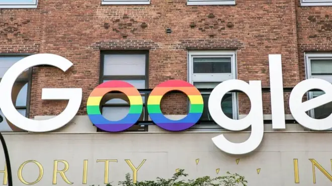 شعار شركة غوغل فوق أحد مقراتها