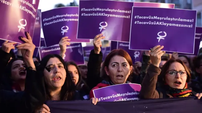 Жители Турции уверены, что новый закон легализирует изнасилования