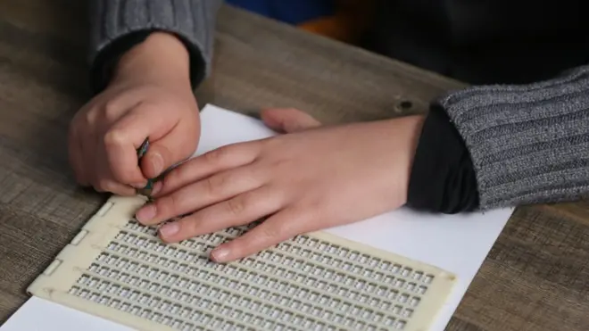 در افغانستان خط بریل از حدود نیم قرن به این‌سو کاربرد دارد