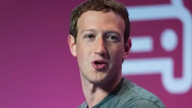 มาร์ก ซัคเคอร์เบิร์ก ประธานเจ้าหน้าที่บริหารบริษัทเฟซบุ๊ก โพสต์บนเฟซบุ๊กว่า "ทรัมป์หาว่าเฟซบุ๊กเป็นศัตรู แต่ฝ่ายเสรีนิยมบอกว่าพวกเราช่วยทรัมป์"