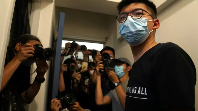 被取消参选资格的人士包括前香港众志秘书长黄之锋。