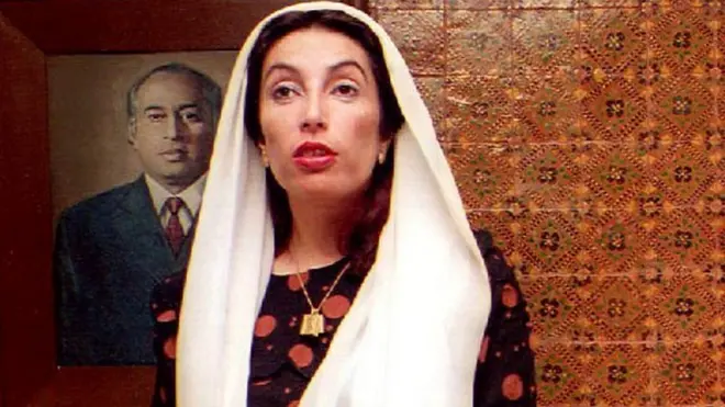 अपने बेटे बिलावल के साथ बेनज़ीर भुट्टो