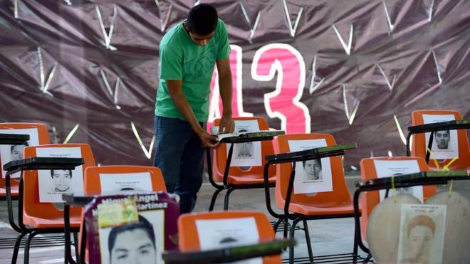 Homenaje a los 43 estudiantes desaparecidos de Ayotzinapa