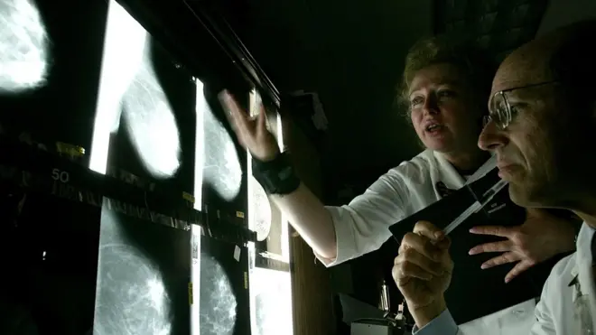 Любое необычное изменение груди - повод обратиться к врачу